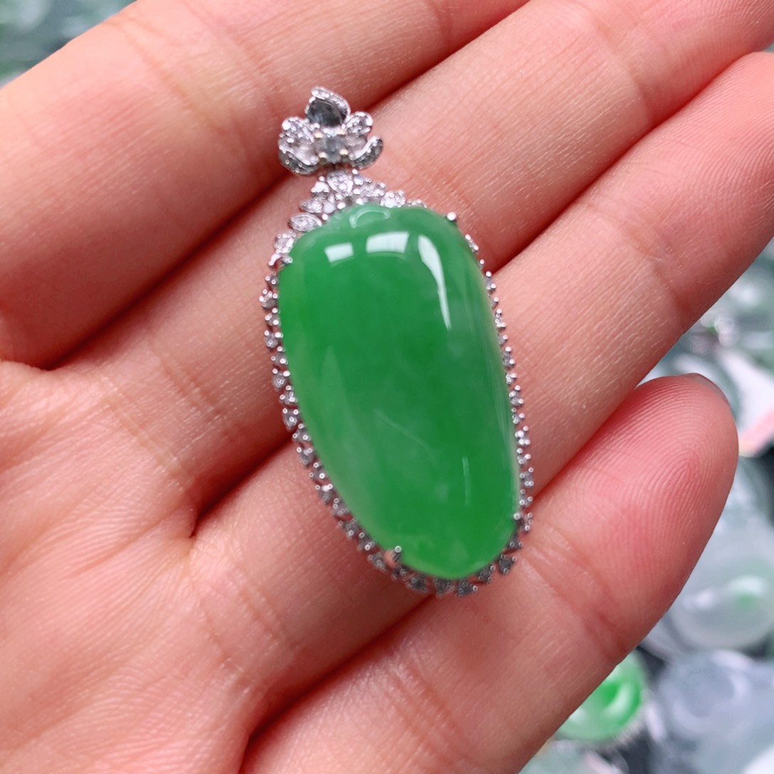 翡翠颈饰18K金镶嵌天然翡翠