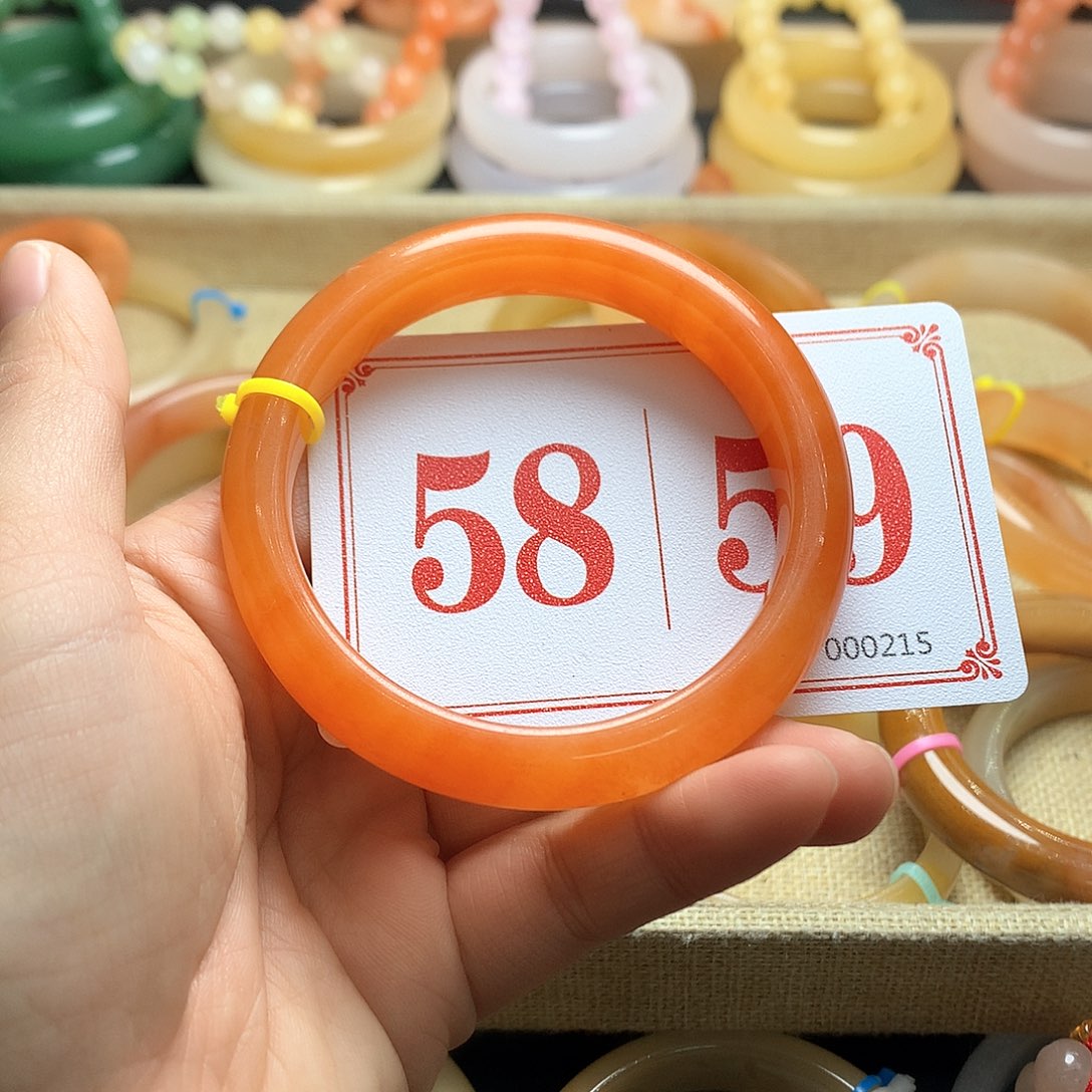 未镶嵌石英质玉（黄龙玉）手镯@****子