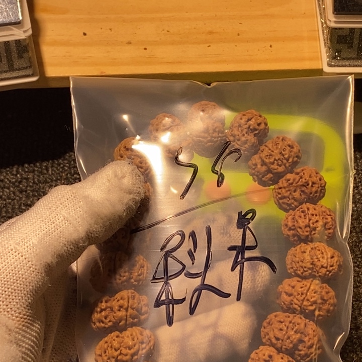 呆***脑吊坠金刚菩提您好请问你们那边