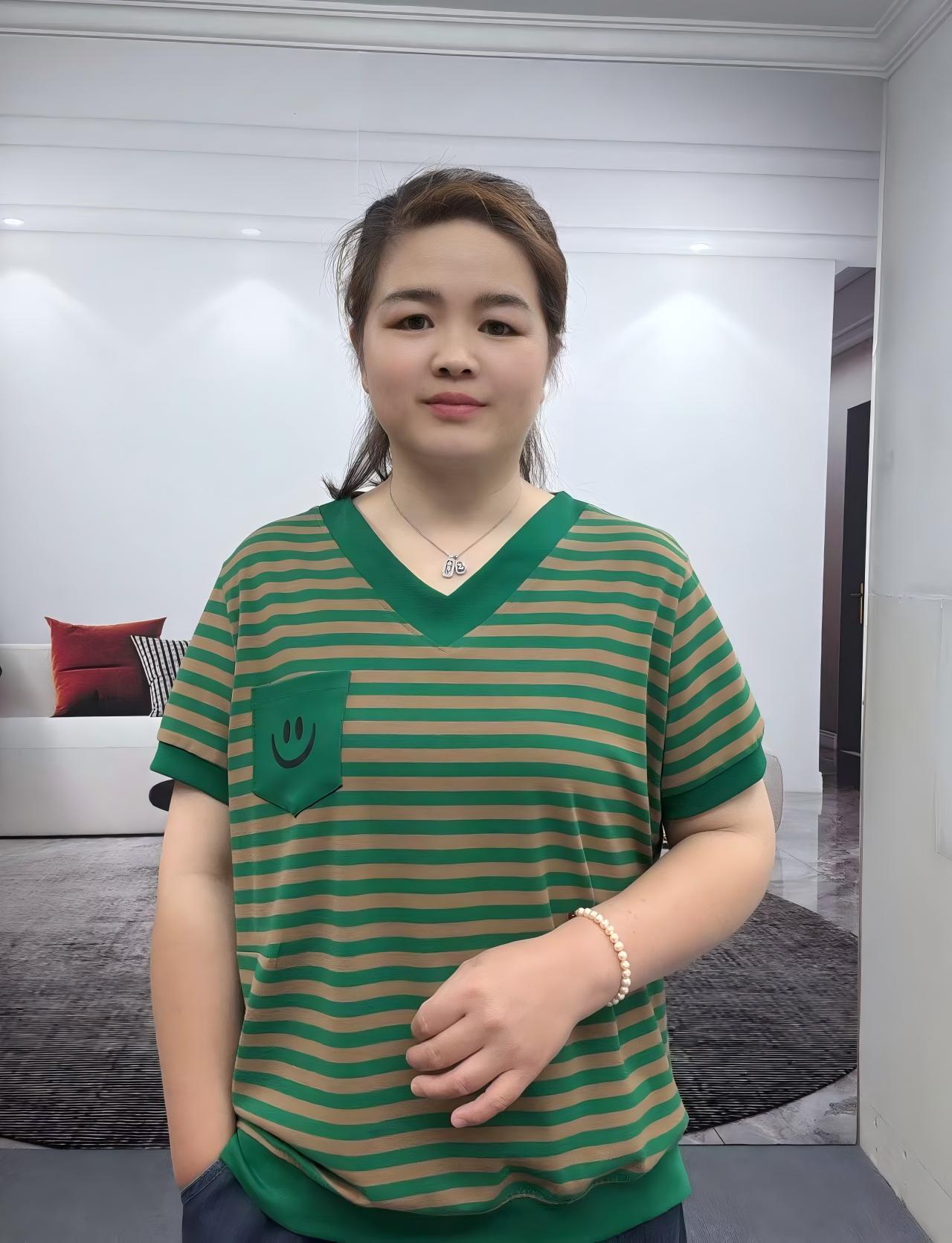 宽松型条纹V领短袖吸汗口袋T恤宽松时尚夏季高品质女士休闲T恤