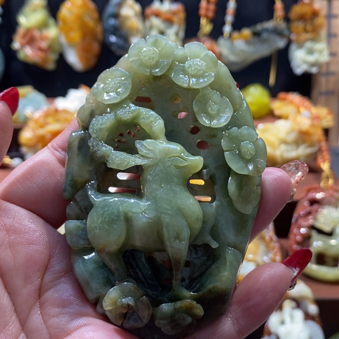 蛇纹石玉颈饰未镶嵌