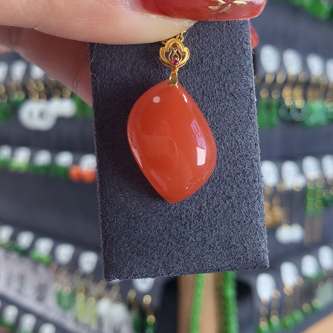 南红玛瑙吊坠18K金镶嵌129