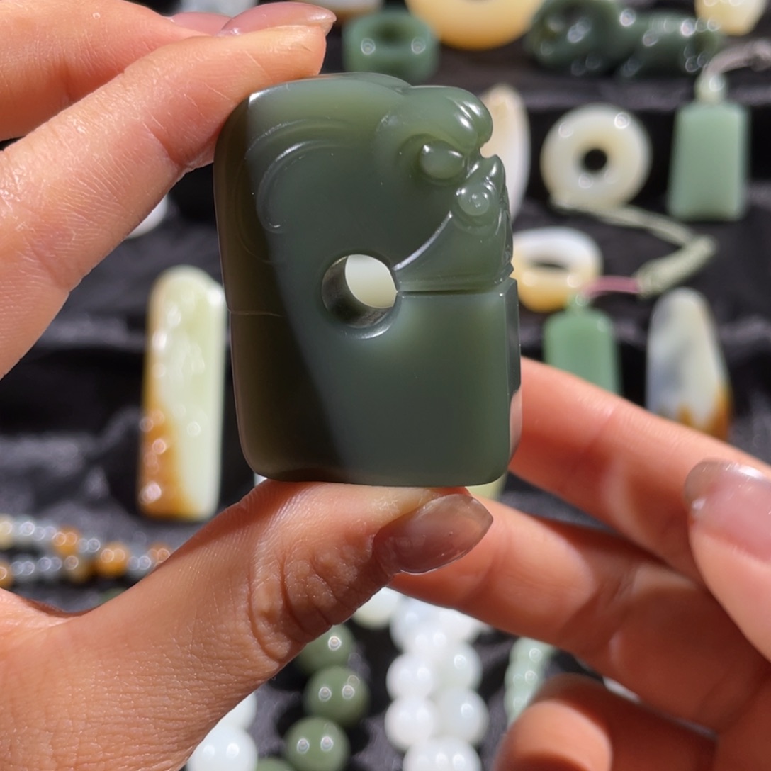 和田玉未镶嵌挂件