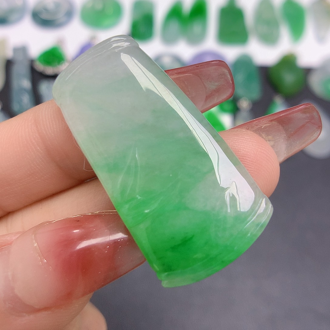 翡翠颈饰未镶嵌竹节