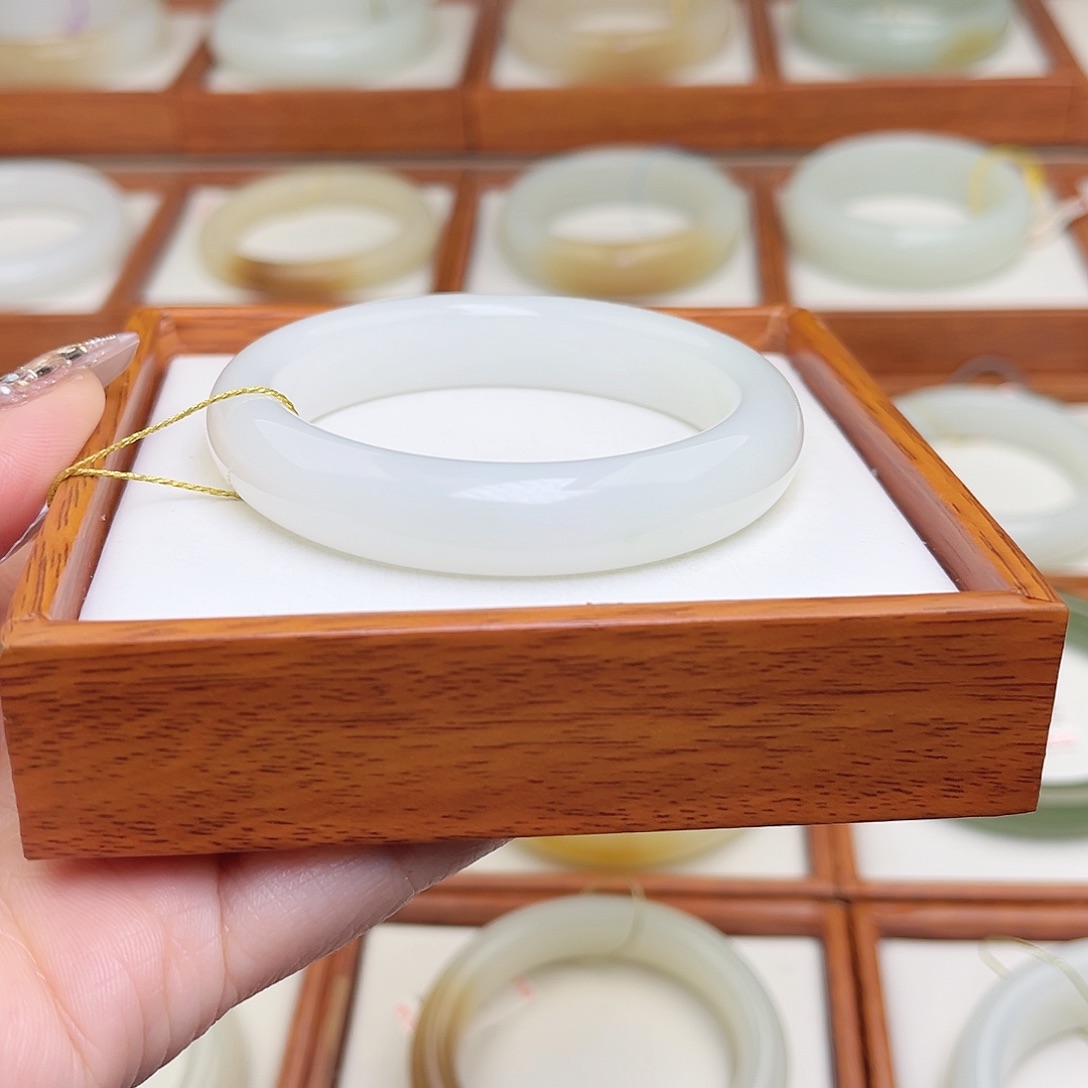 和田玉手镯未镶嵌e****j51.8