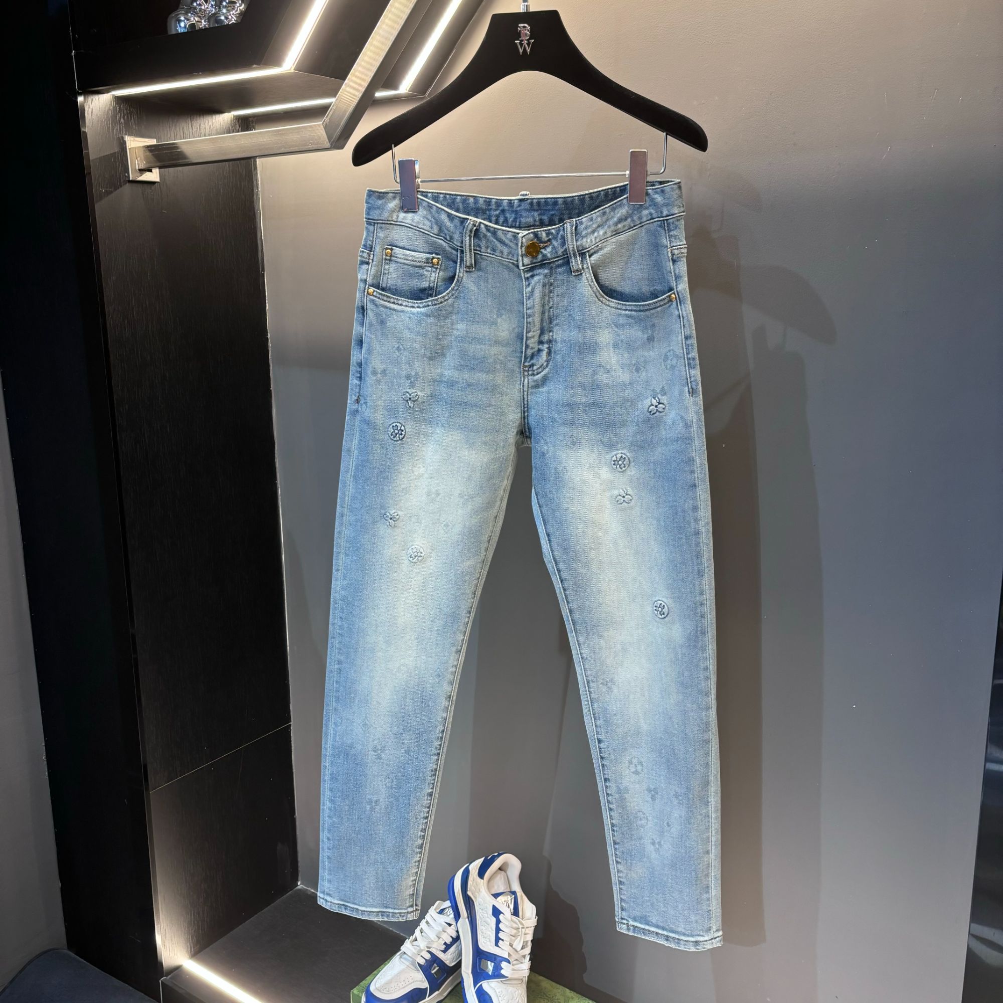 【灼灼专属】2025年春夏款轻奢潮牌重工定制洗水牛仔裤（77726）