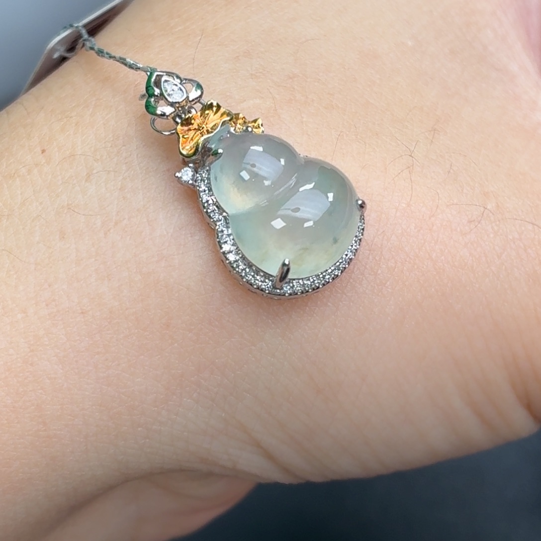 翡翠18K金镶嵌颈饰