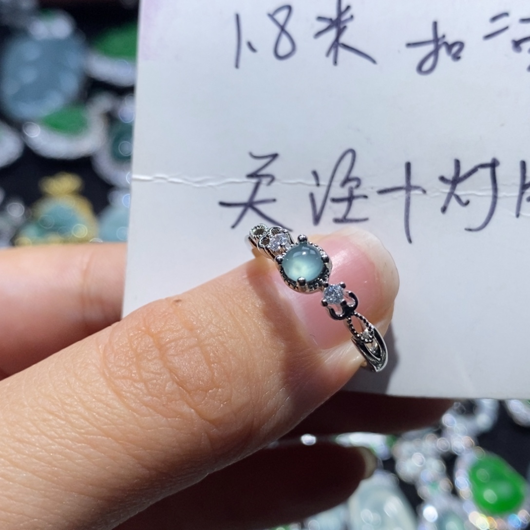 默***默翡翠未镶嵌颈饰翡翠