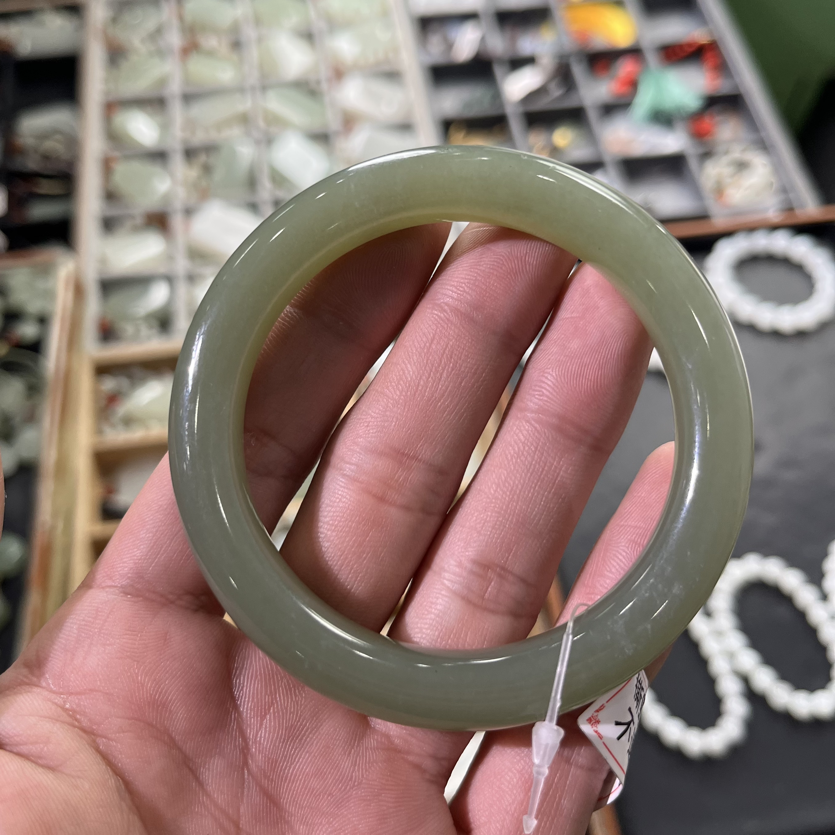 正宗和田玉湖水绿手镯