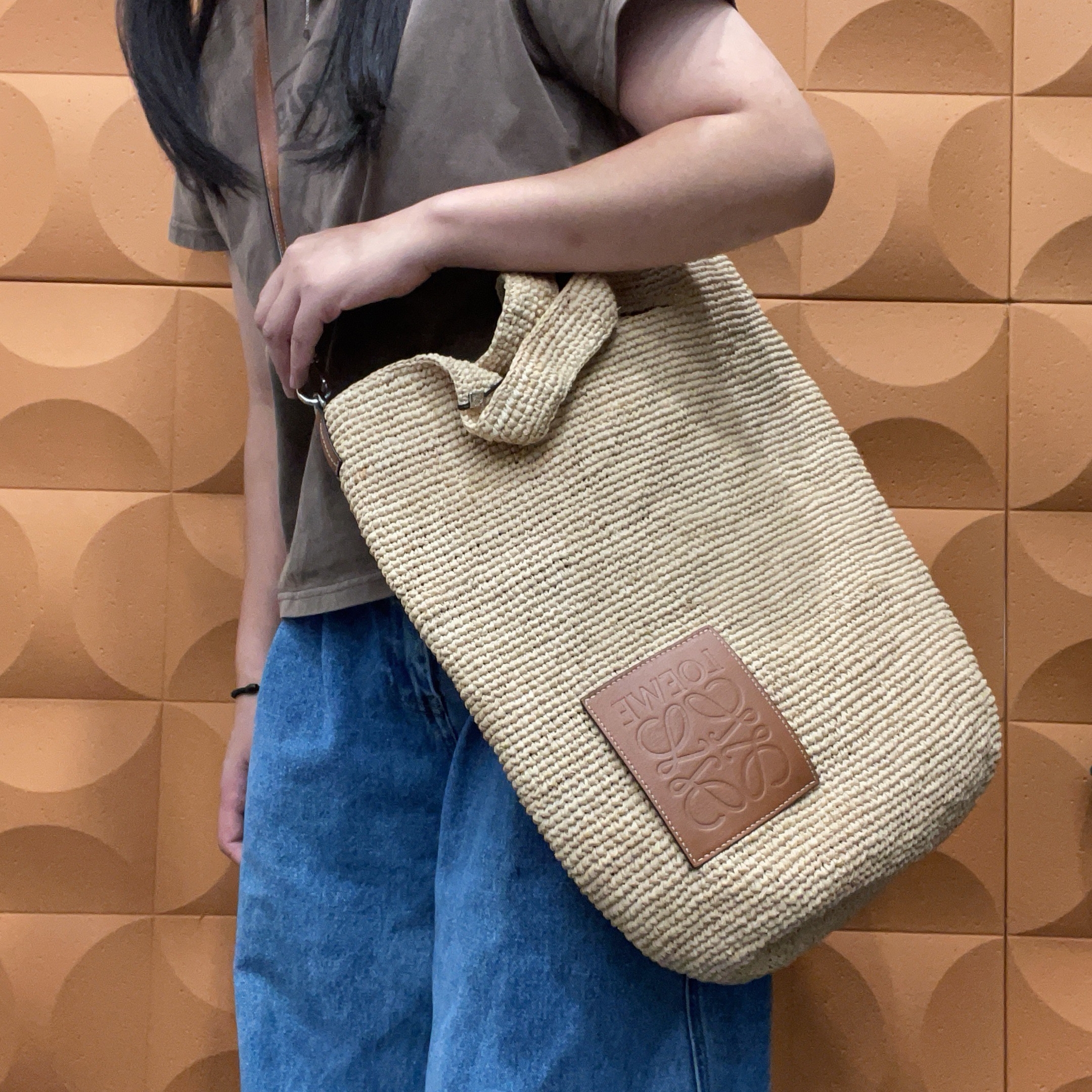 95新 LOEWE/罗意威 【胖】 44 0849 草编手拿单肩包