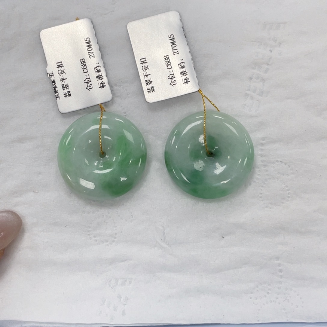 翡翠未镶嵌颈饰平安扣