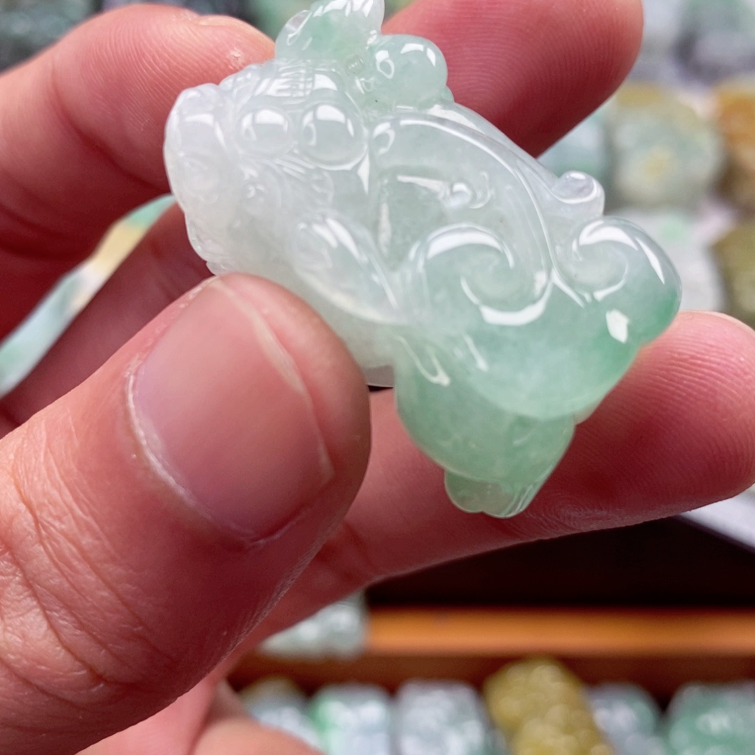 翡翠颈饰未镶嵌翡翠