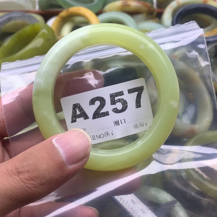 。***。未镶嵌蛇纹石玉手镯