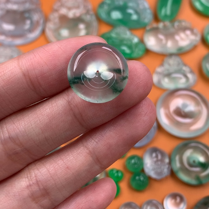 翡翠挂件未镶嵌….