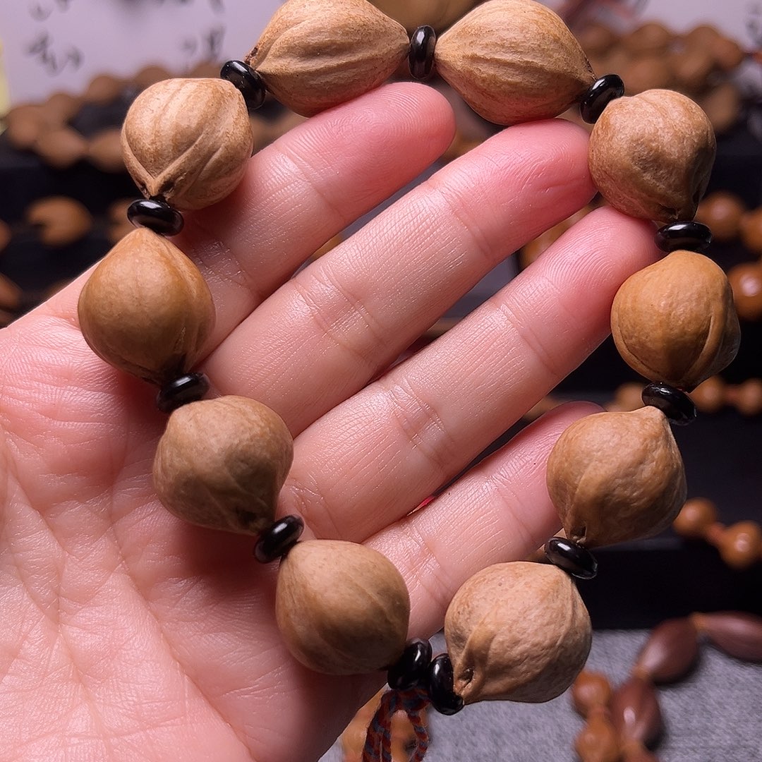 橄榄核手串练手款17.20规整度一般看好再拍