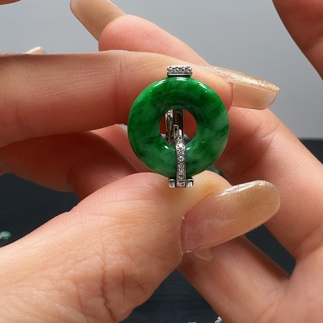 翡翠戒指18K金镶嵌戒指