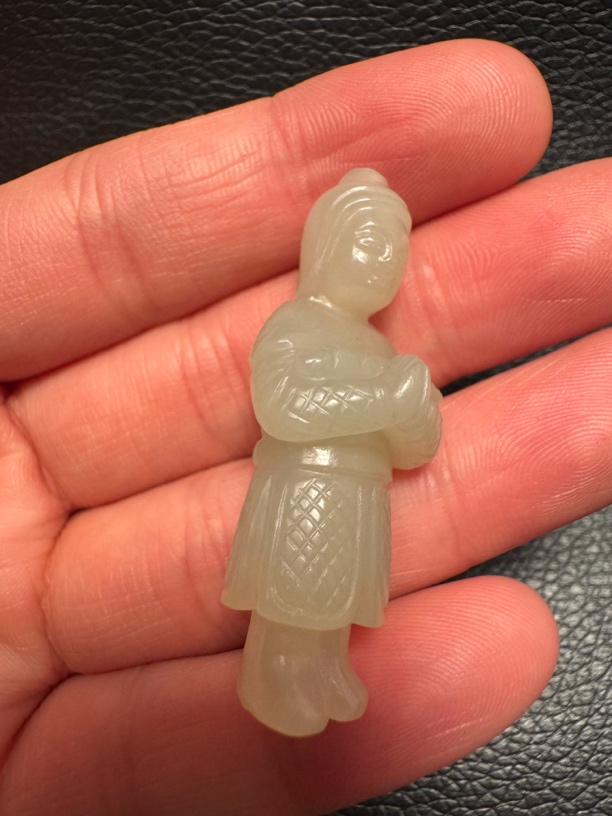 和田玉精工通天孔玉佛