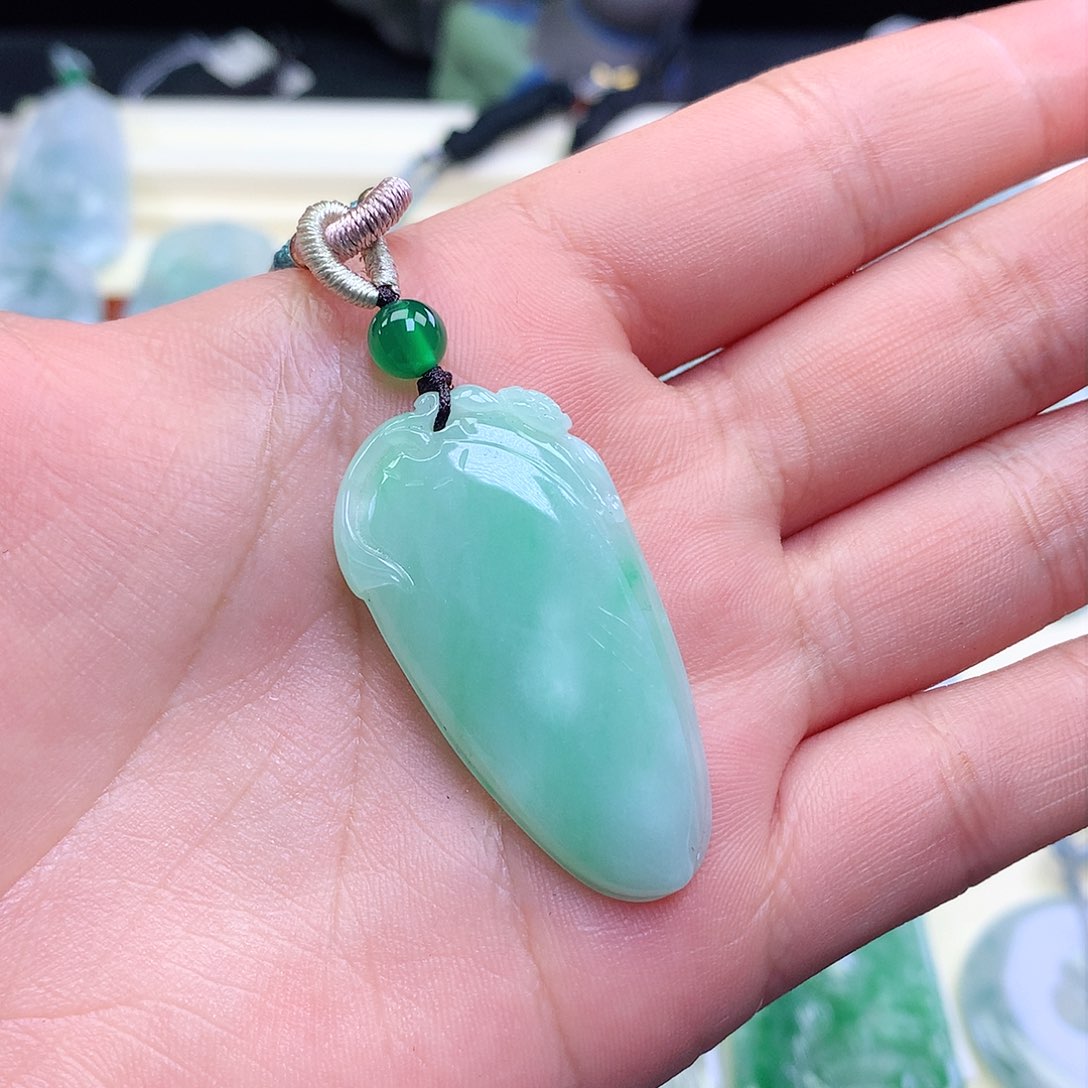 翡翠颈饰未镶嵌吊坠