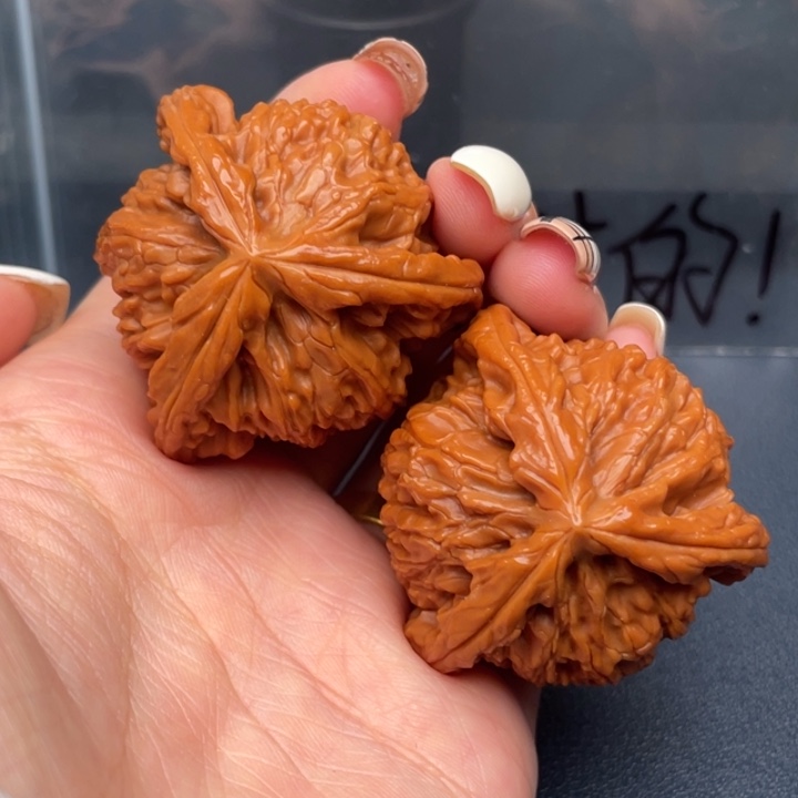 天***！文玩核桃吊坠白狮子