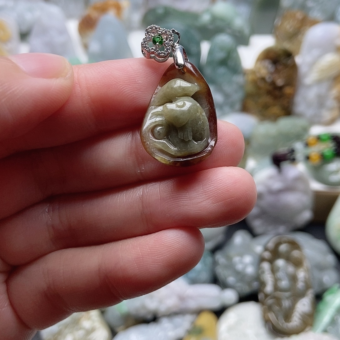 翡翠未镶嵌颈饰翡翠