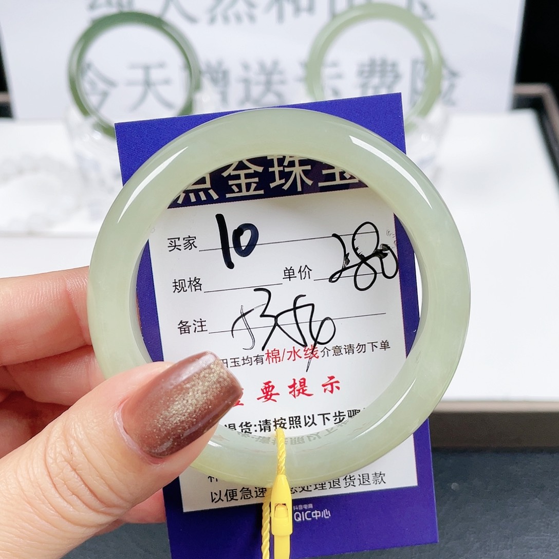 和田玉手镯未镶嵌