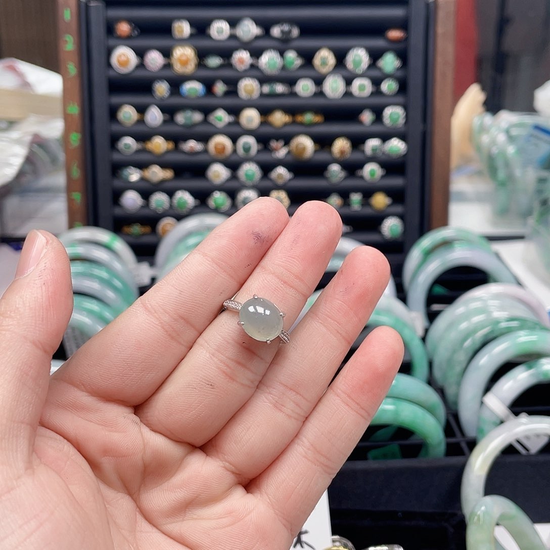 翡翠颈饰未镶嵌翡翠