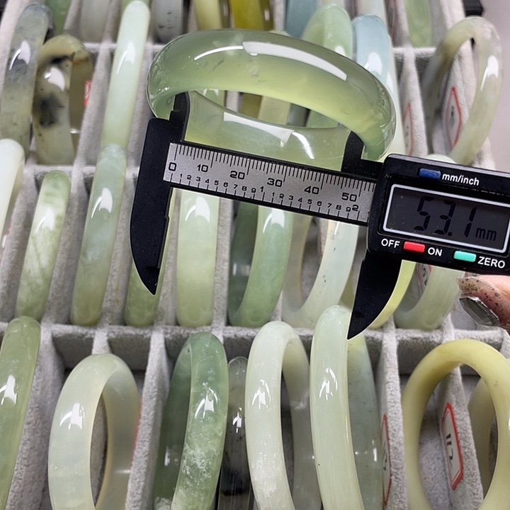 蛇纹石玉未镶嵌手镯101