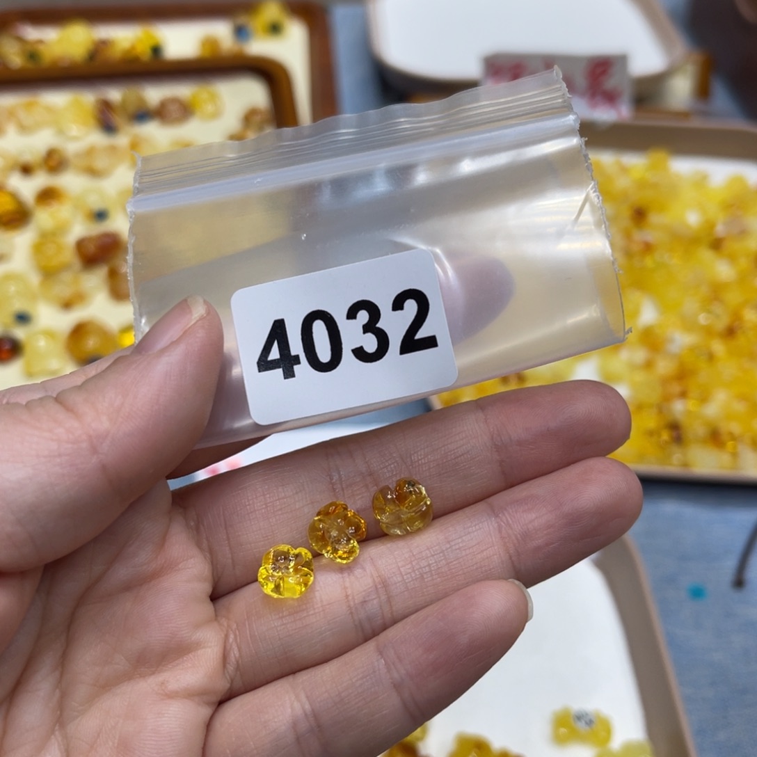 琥珀珠宝奇石未镶嵌