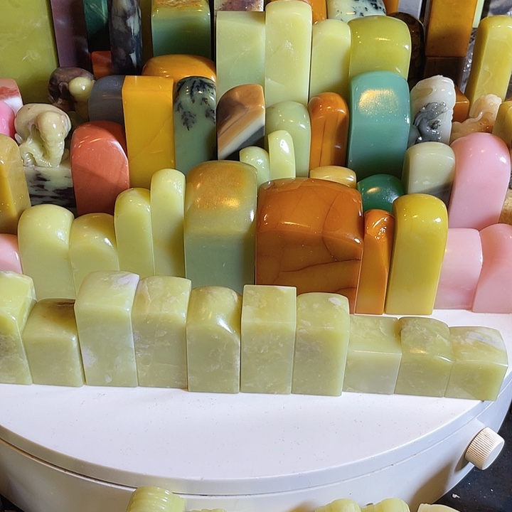 在***城青田石老矿青田石