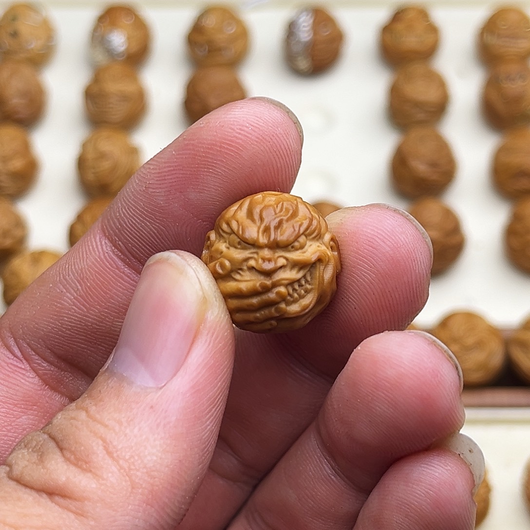 淮***真吊坠猴头核桃不语17