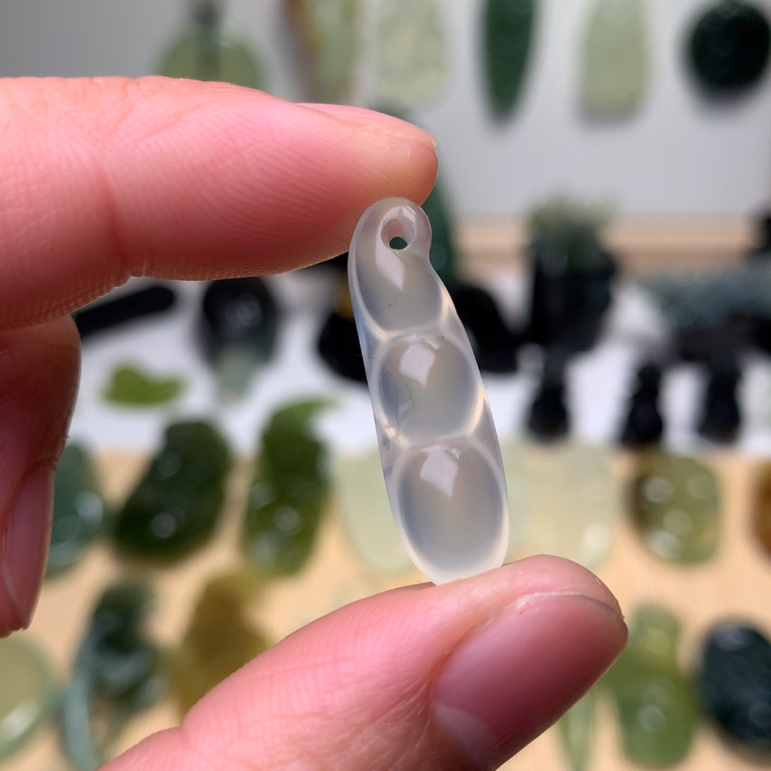 岫玉挂件豆子未镶嵌