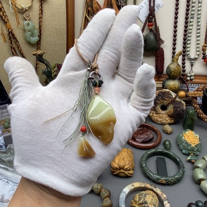 岫岩老玉（透闪石质玉）挂件未镶嵌