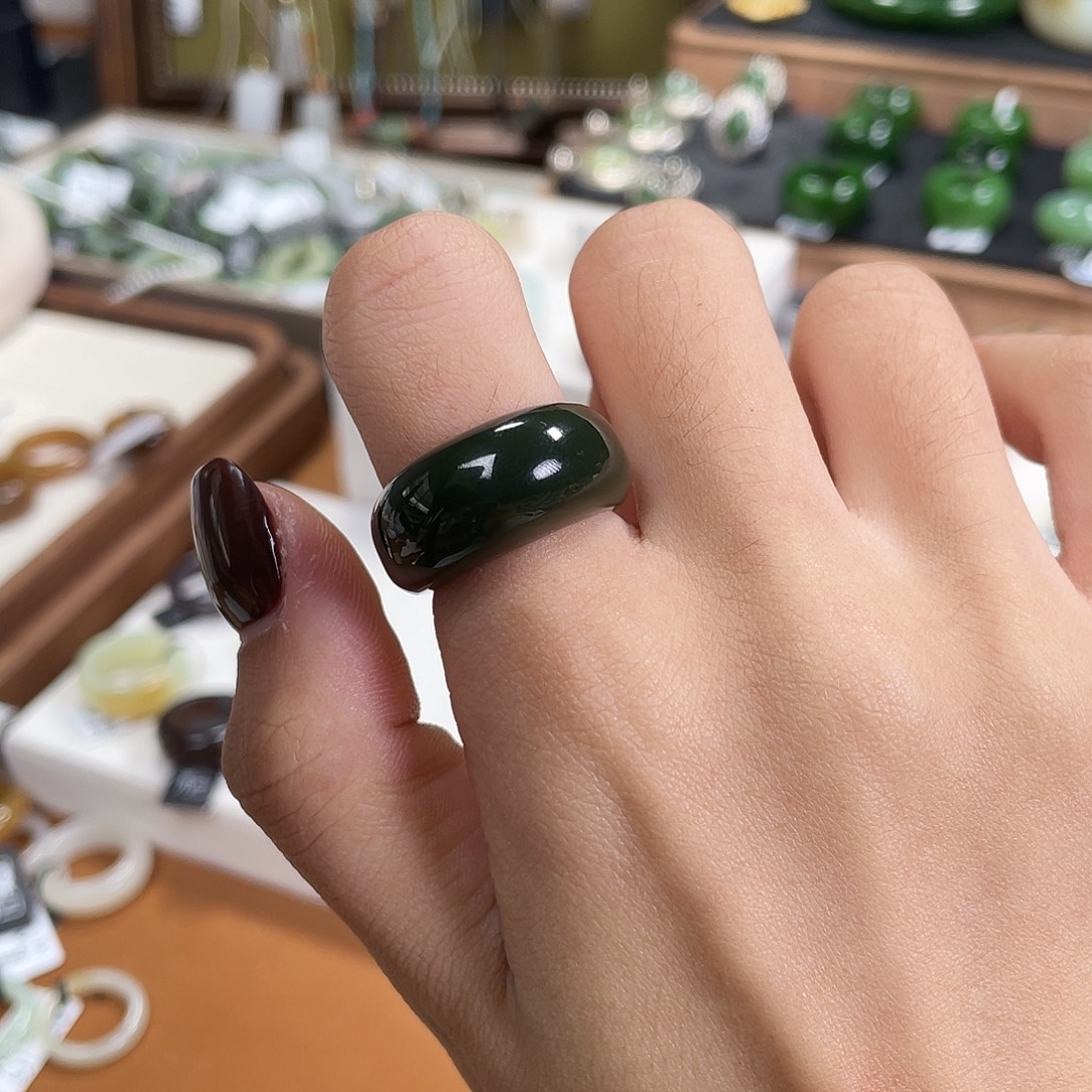 少***少和田玉未镶嵌戒指