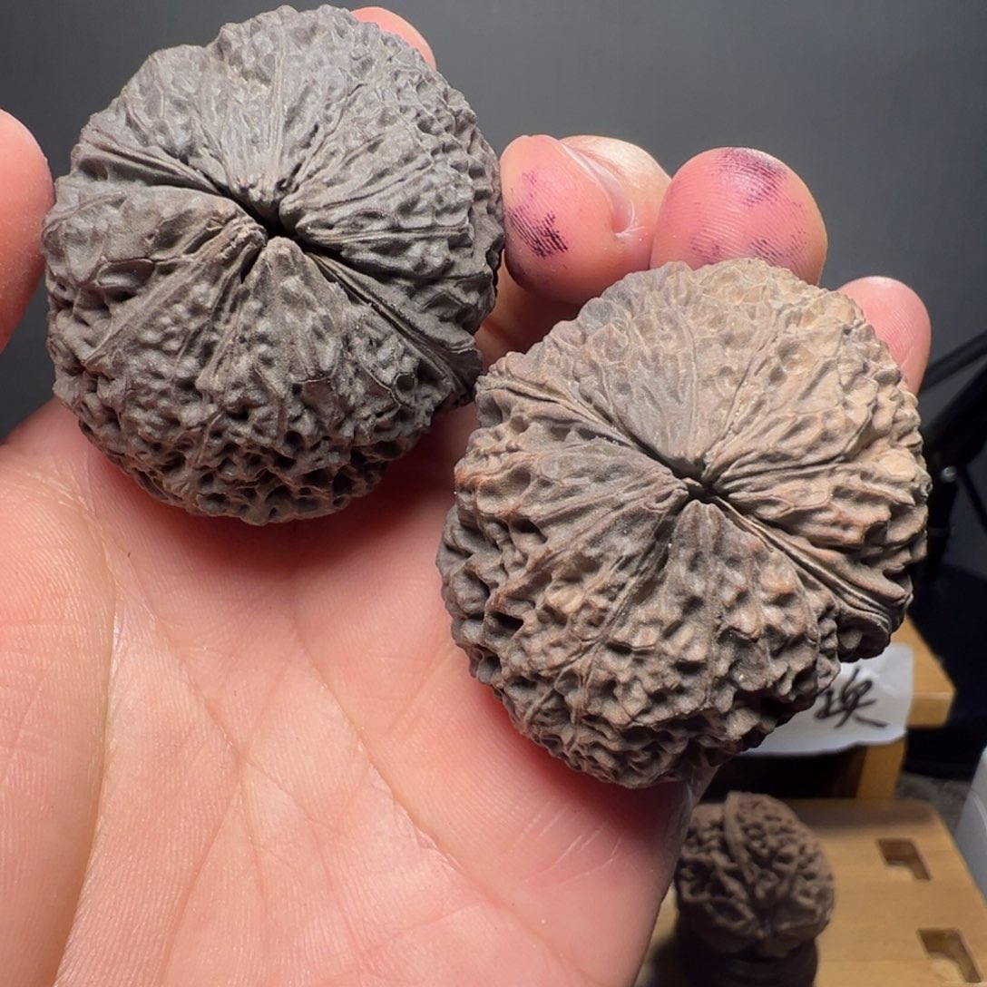 文玩核桃吊坠荔枝纹铁狮子46mm