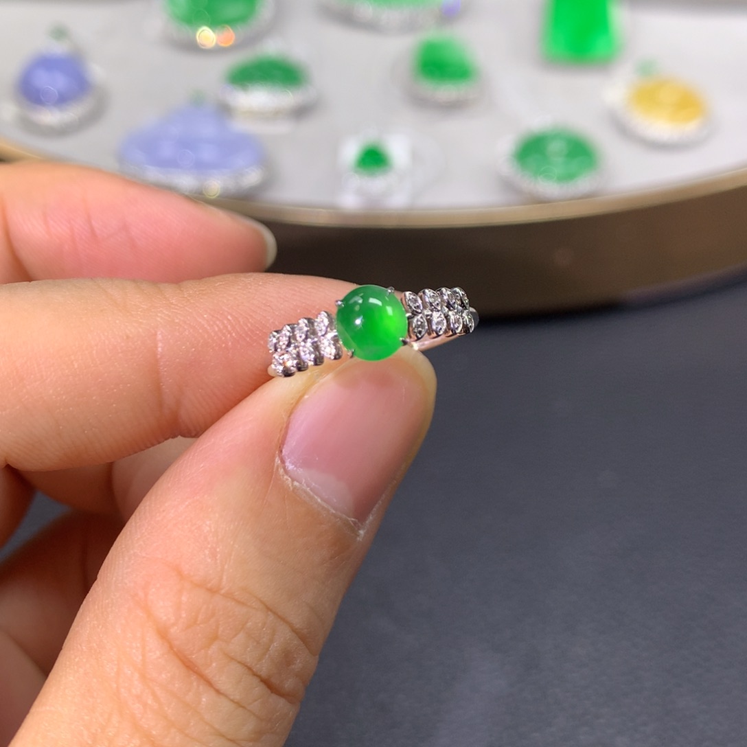 翡翠戒指18K金镶嵌翡翠