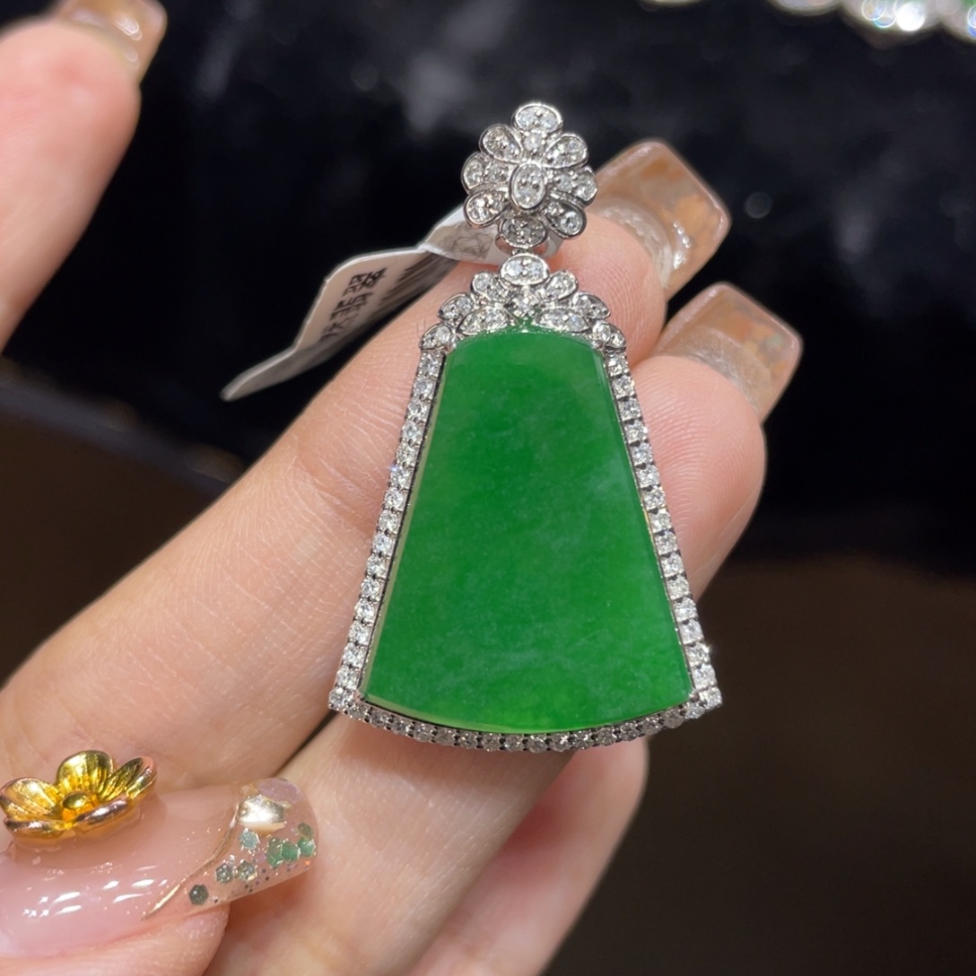 翡翠颈饰18K金镶嵌天然缅甸翡翠