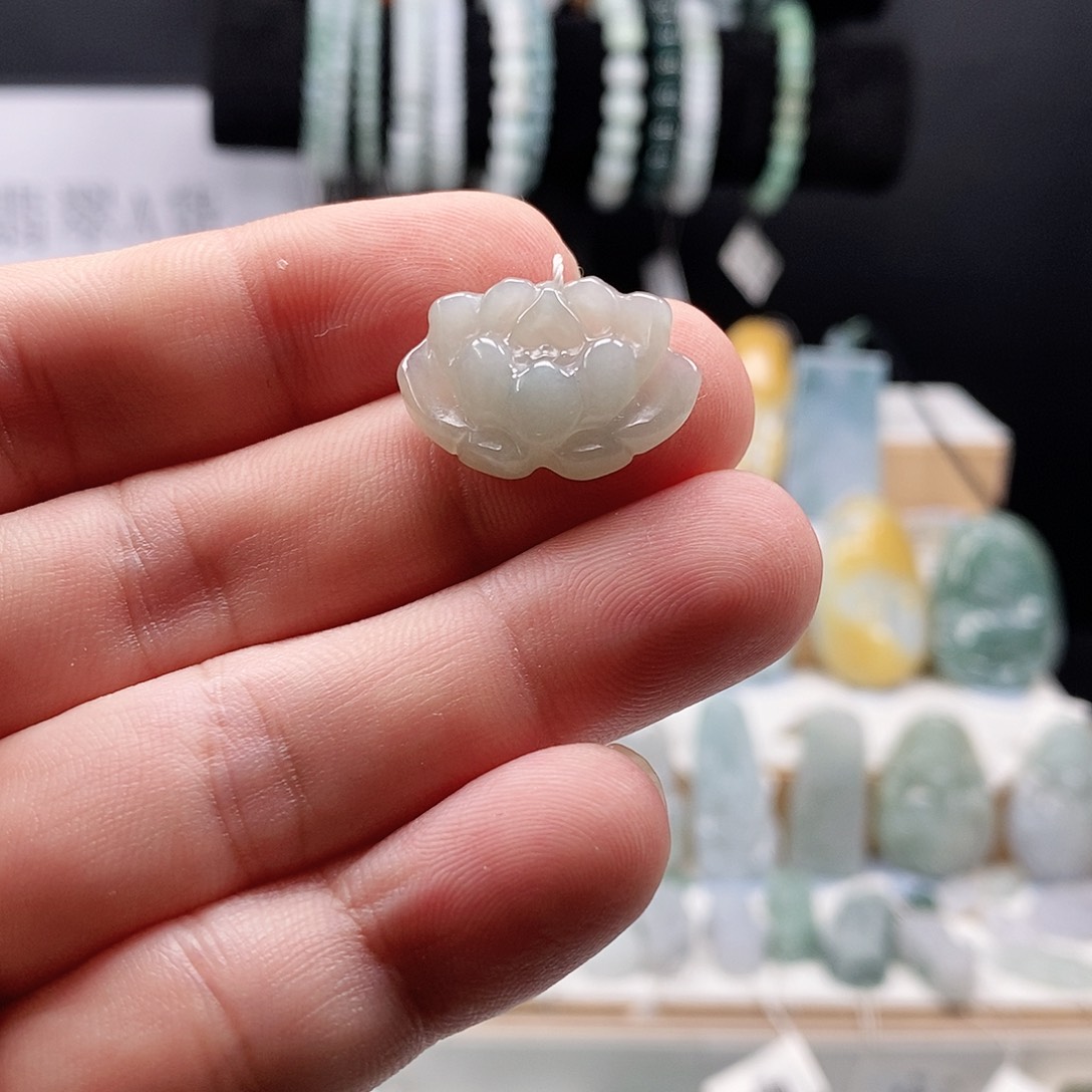 翡翠未镶嵌吊坠(不含链)12莲花
