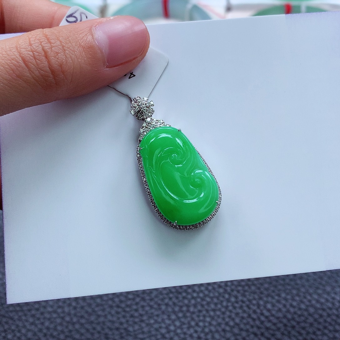 翡翠颈饰18K金镶嵌洁*如意