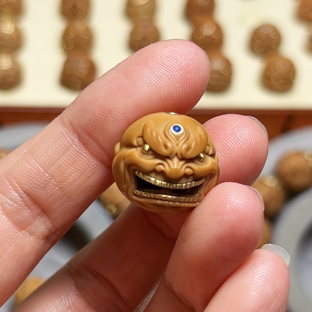 猴头核桃把件奇*！镶嵌大嘴款