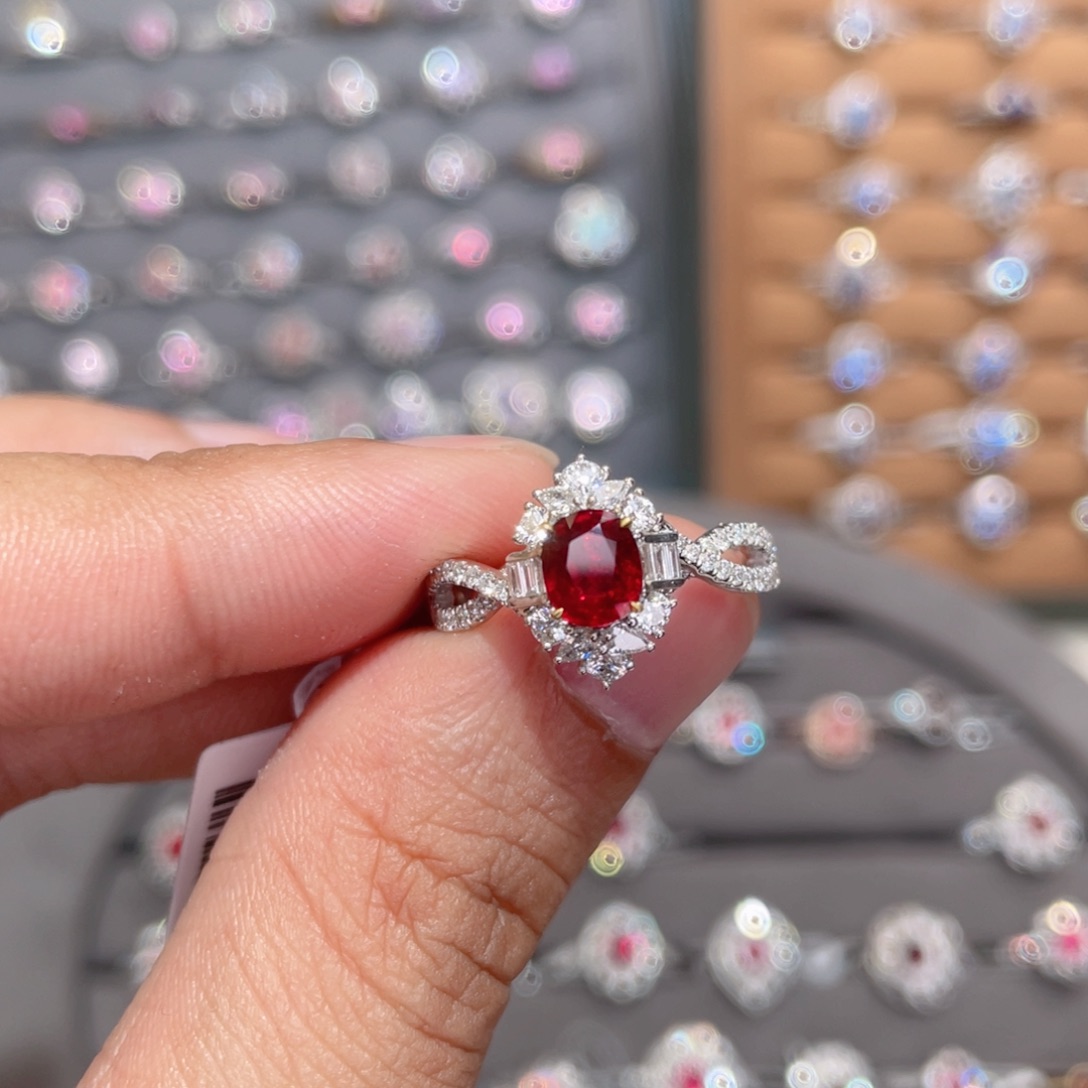 红宝石戒指18K金镶嵌1.25ct 无烧鸽血