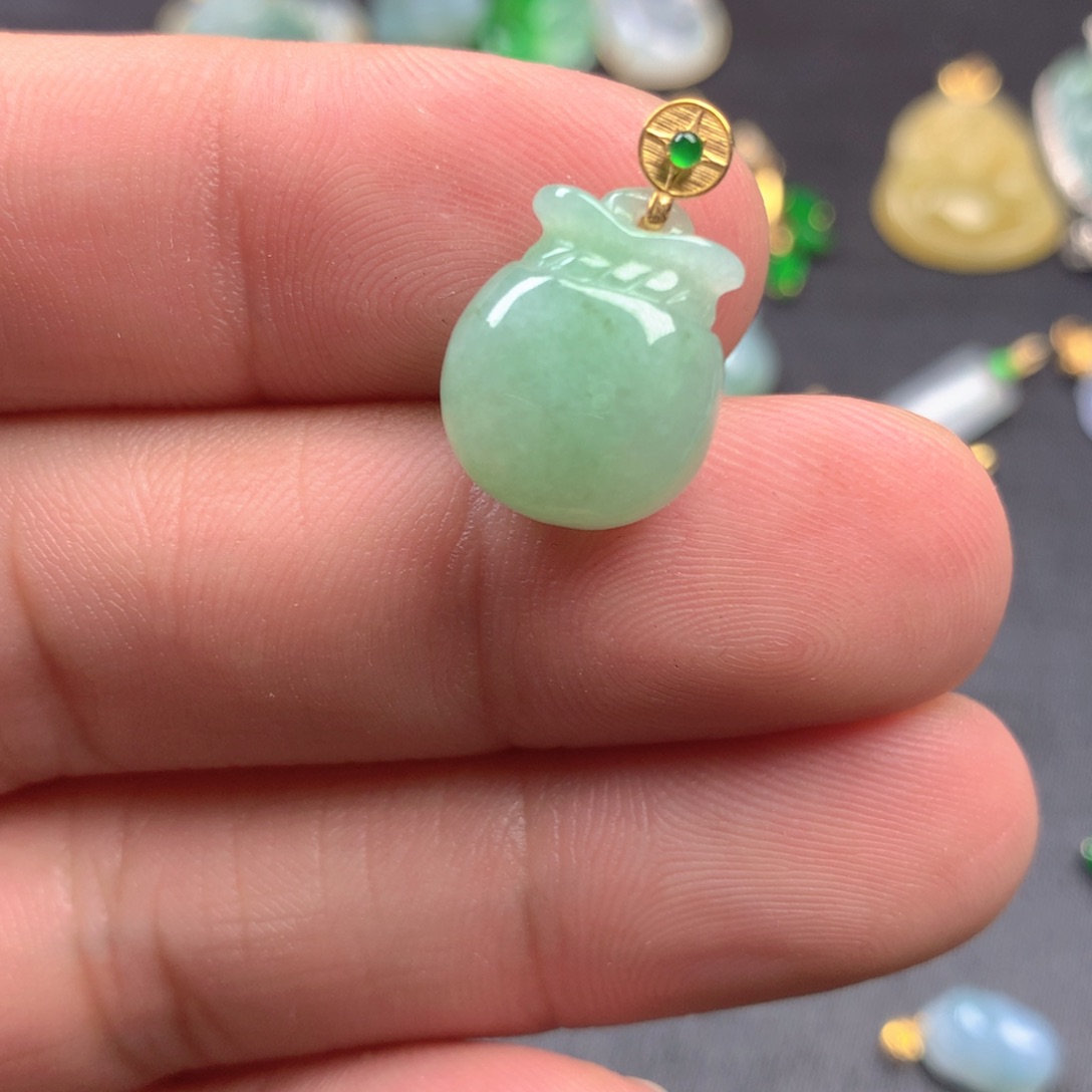 【闪购商品】颈饰18K金镶嵌翡翠翡翠