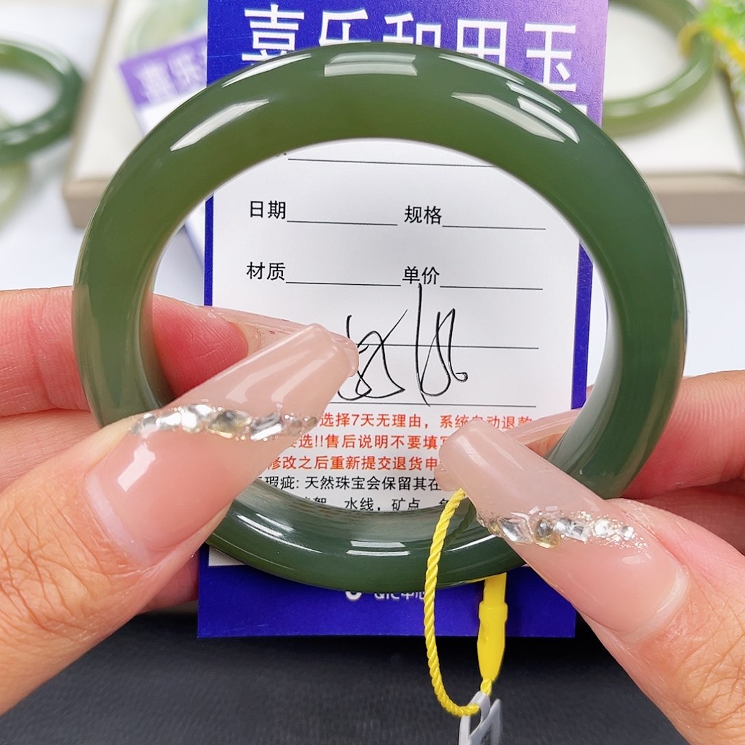 和田玉手镯未镶嵌