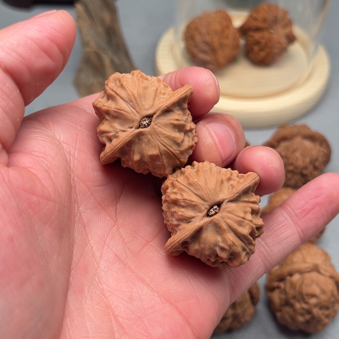 文玩核桃吊坠精品瓷娃娃