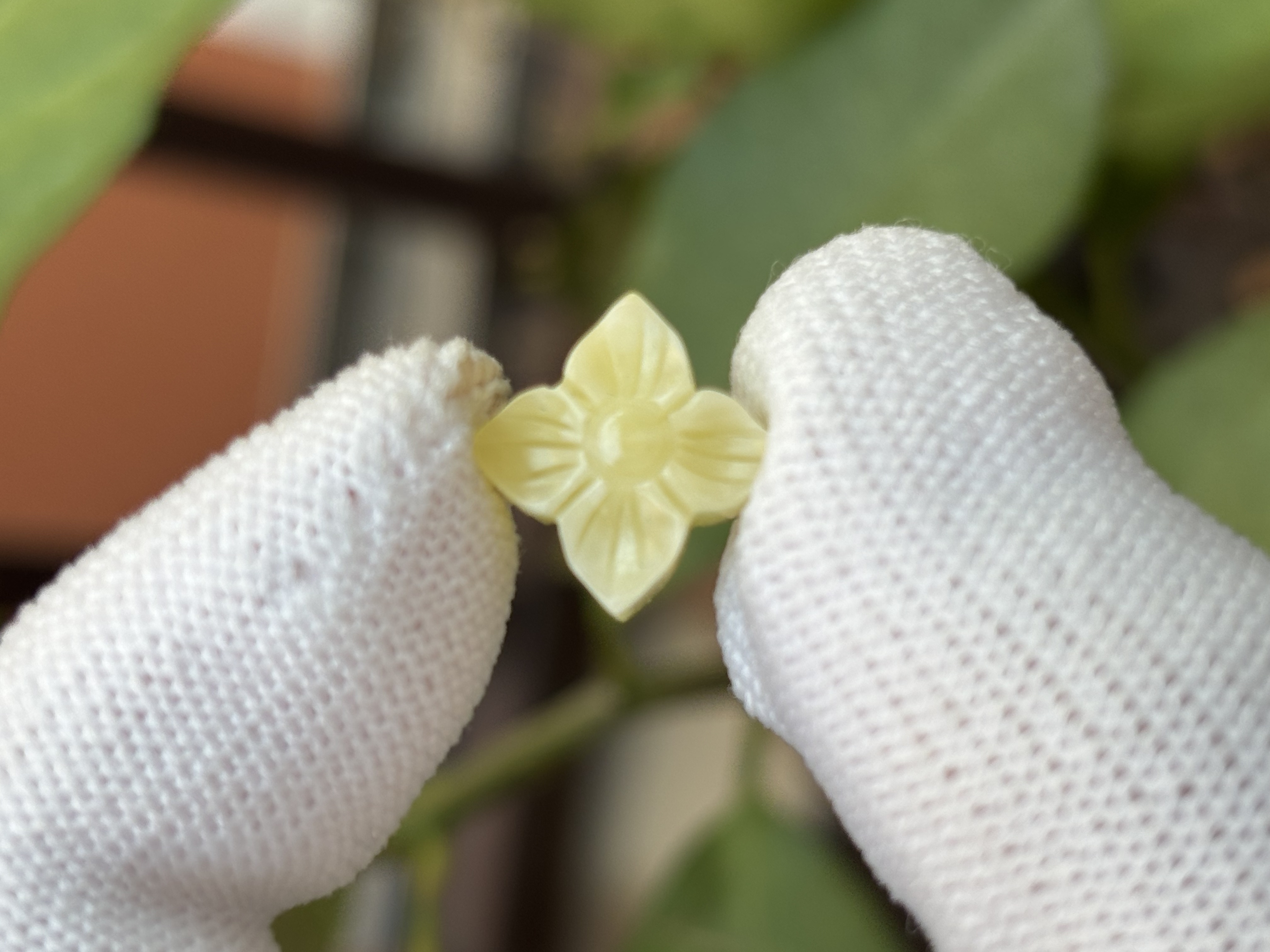 4201天然蜜蜡琥珀四叶草配饰9.8x5.5mm