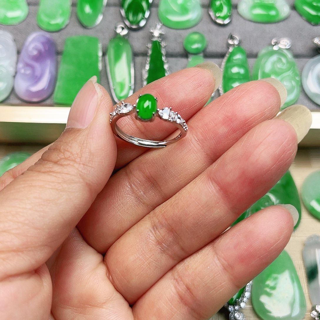 翡翠颈饰未镶嵌裸石