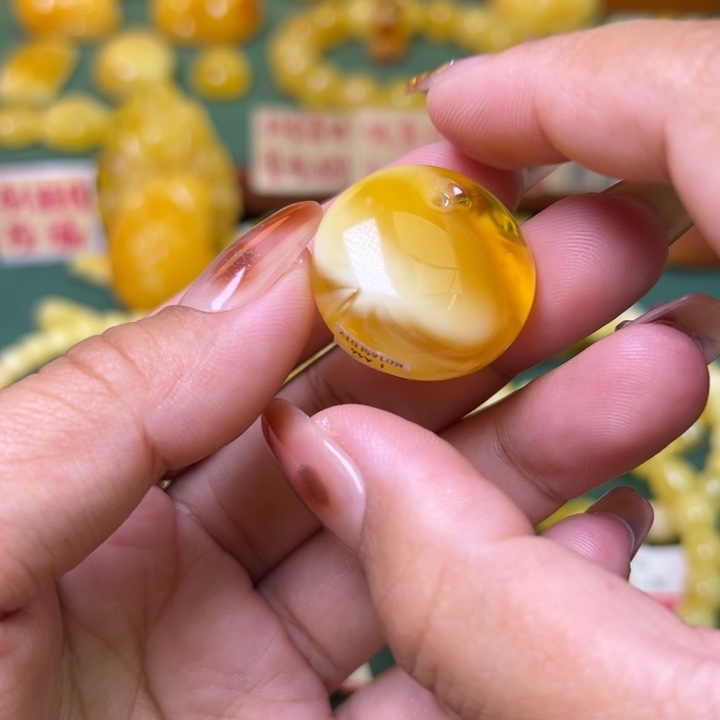 蜜蜡未镶嵌珠宝奇石