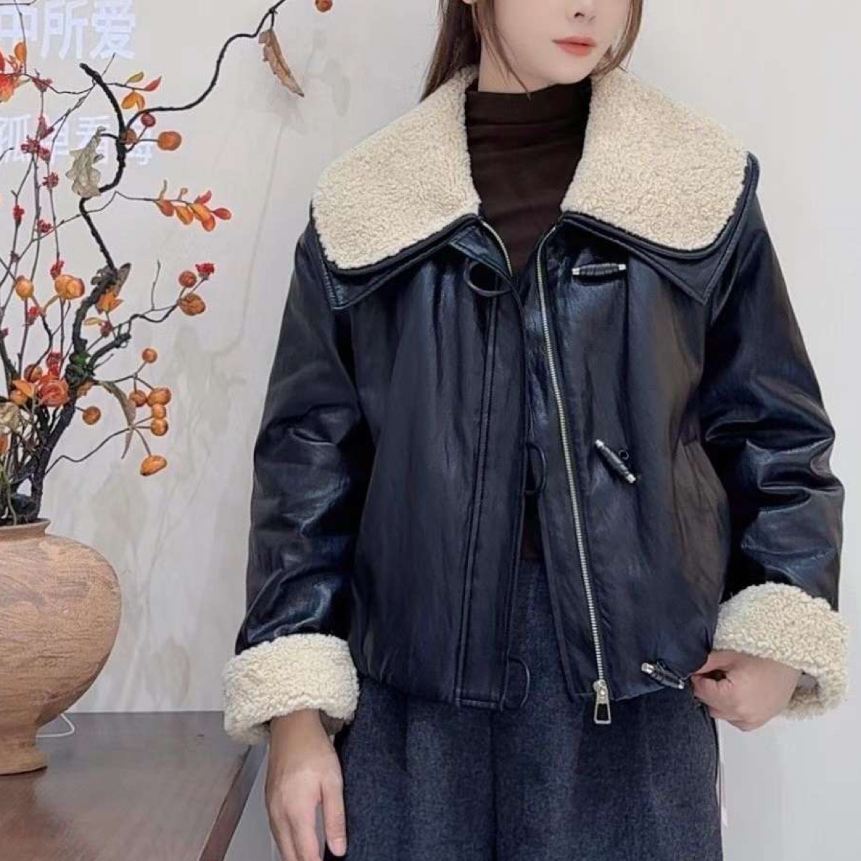 【韩衣舍】冬季大翻领牛角扣加绒加厚短款小个子内里绒毛皮衣外套女