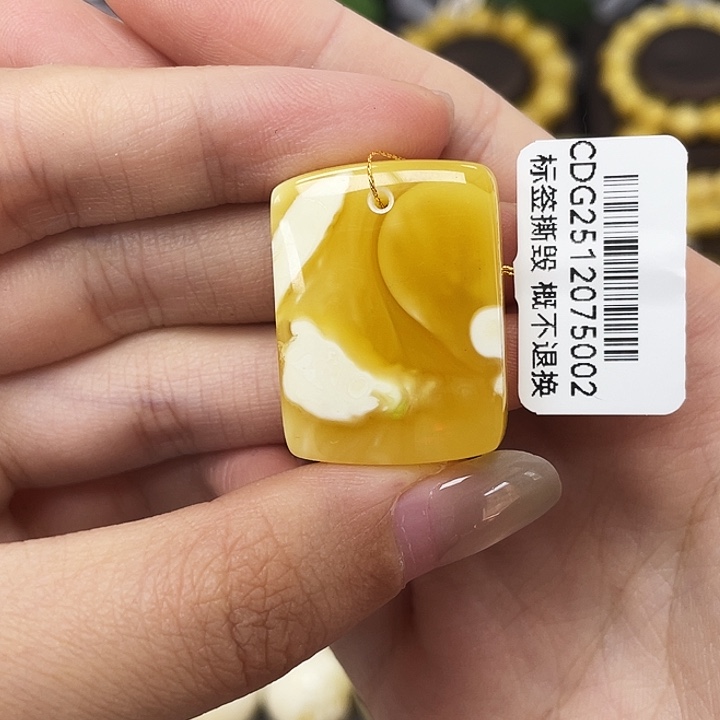 琥珀未镶嵌裸石27.6*20.7*8.2mm牌子瑕 5002