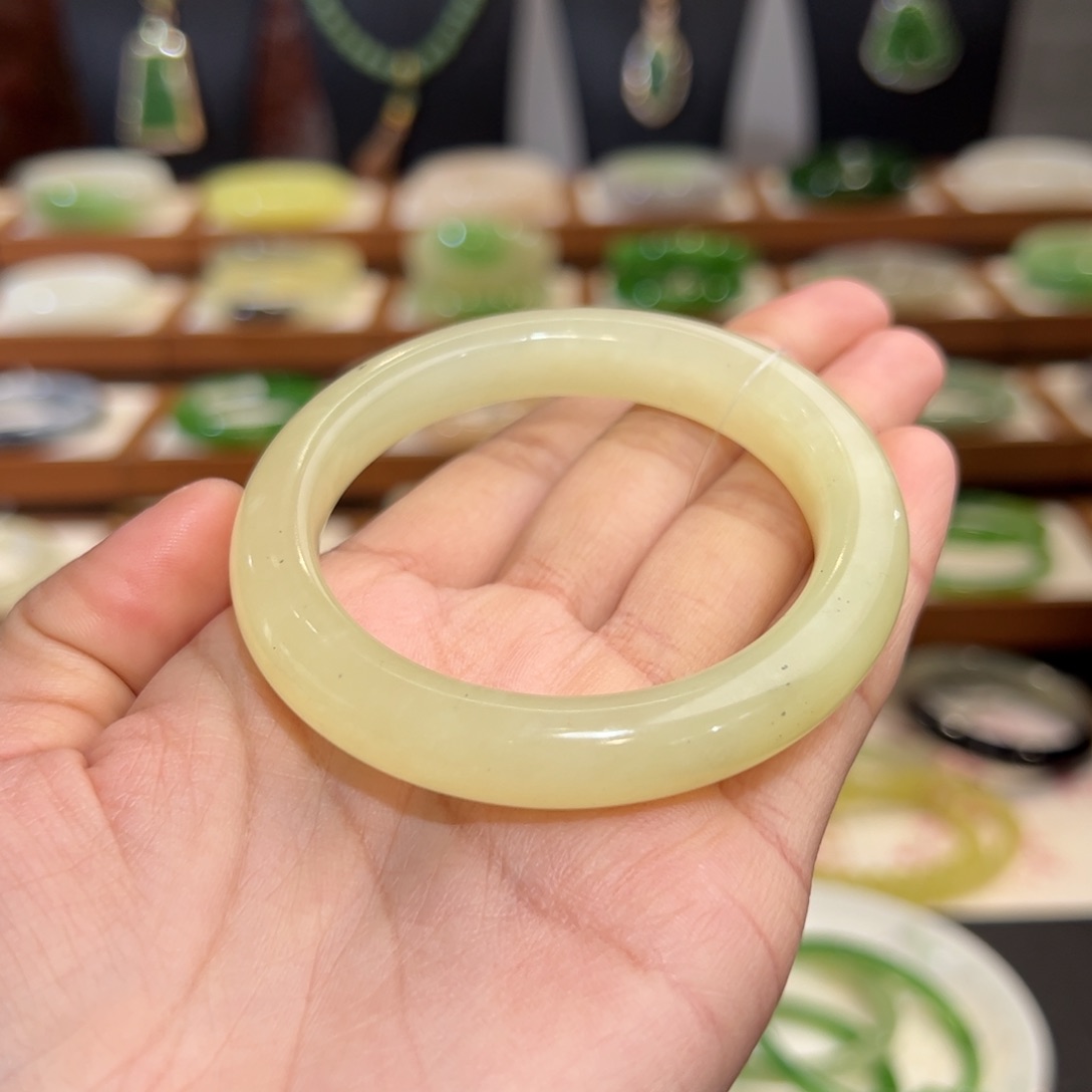 和田玉手镯未镶嵌娠*新疆若羌冰底点墨黄口52.7