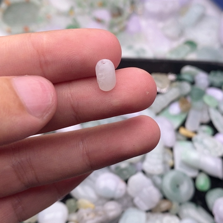 兔****翡翠未镶嵌吊坠(不含链)